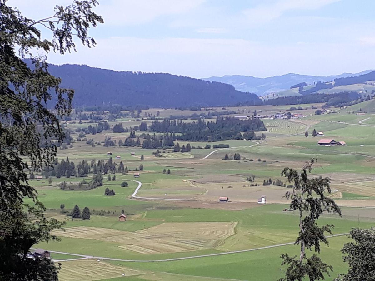 Gaestezimmer Im Dorfzentrum Hotel Rothenthurm Buitenkant foto